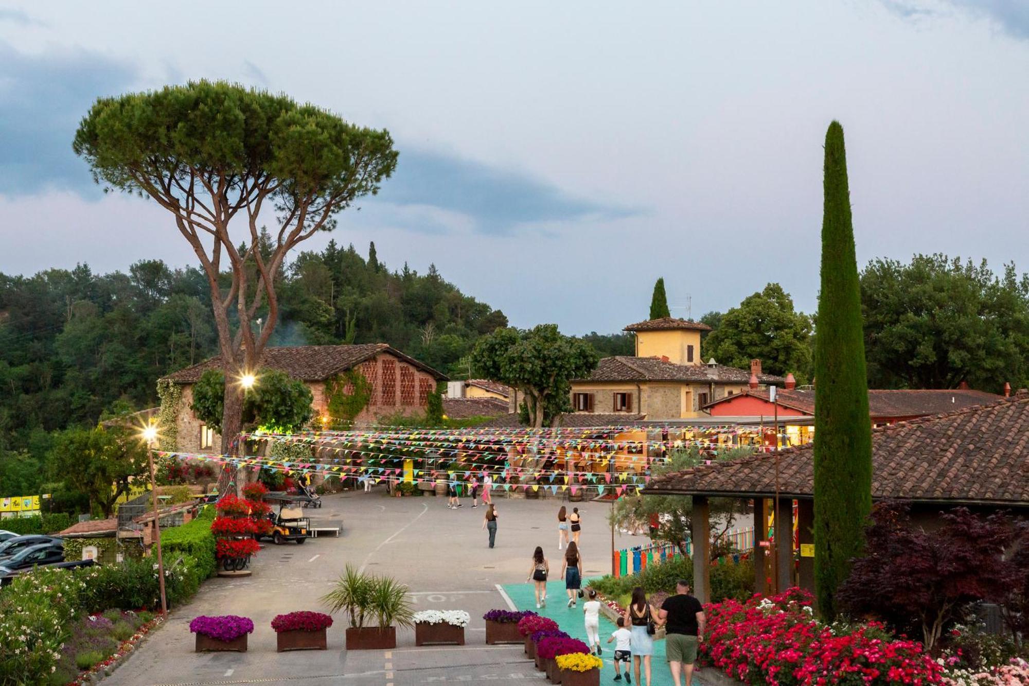 Hu Norcenni Girasole Village Aldeamento Turístico